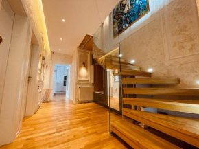 2 Floor Luxury Penthouse · 250m2• RRUGA B View